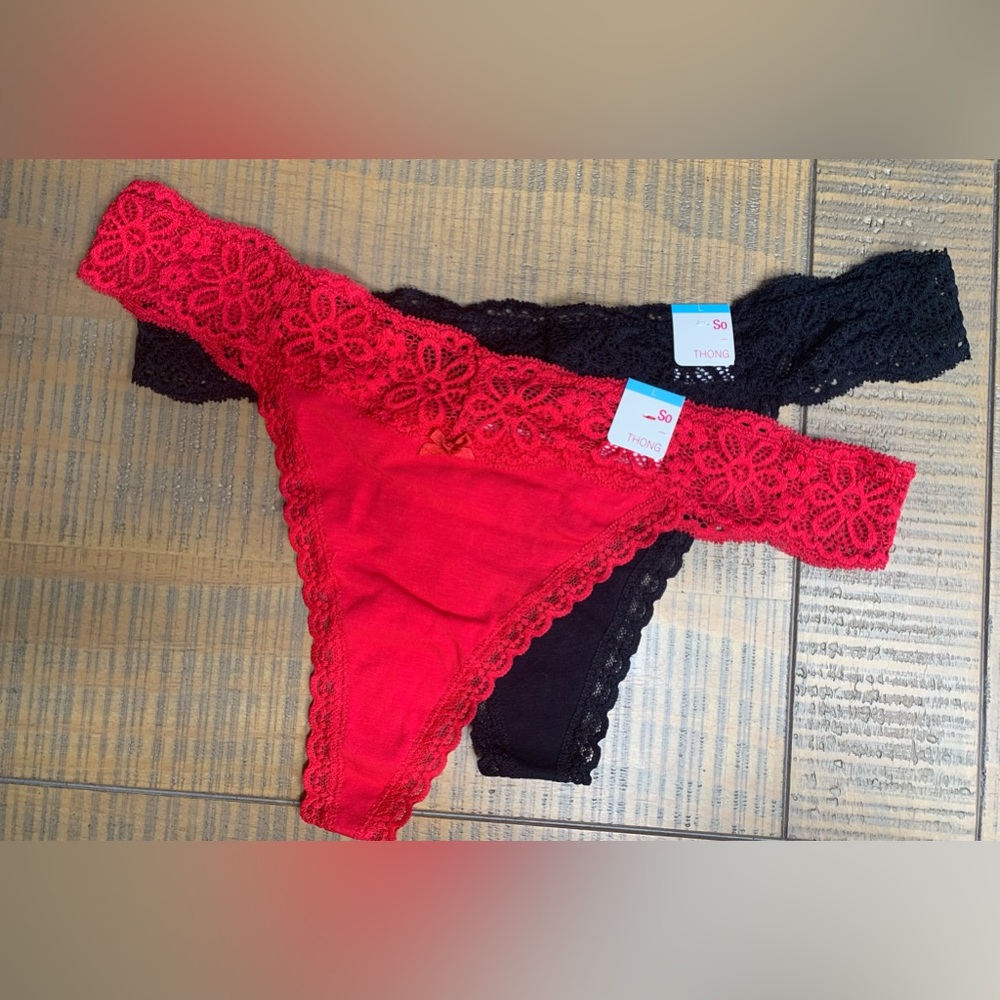 NWT Set of 2 Juniors' SO Daisy Lace Thong Panty Red & Black Size Large - Picture 2 of 8
